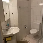 Homestay Mit Privatem Badezimmer In Guter Lage