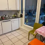 Schlafzimmer Mit Eigenem Bad In Bewohntes Haus * Bern