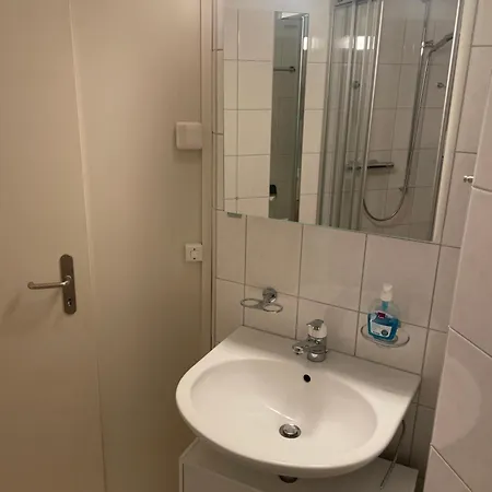 Gemuetliche Mit Eigenem Badezimmer Am Guter Lage Bern