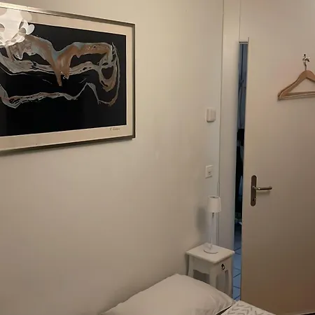 Mit Privatem Badezimmer In Guter Lage Séjour chez l'habitant