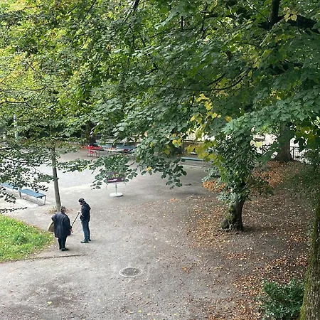 Mit Privatem Badezimmer In Guter Lage Alloggio in famiglia