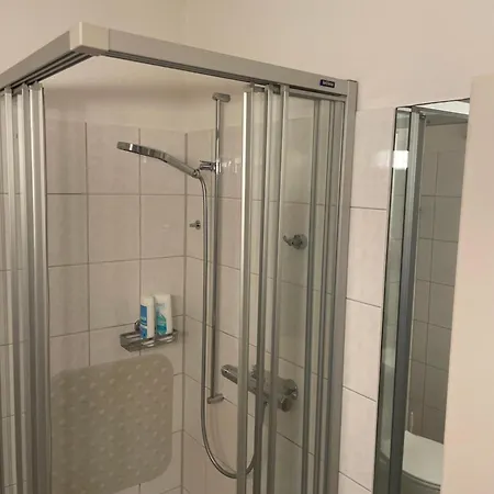 Mit Privatem Badezimmer In Guter Lage