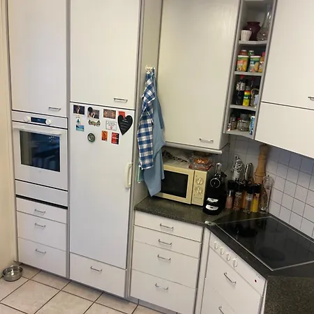 Mit Privatem Badezimmer In Guter Lage Séjour chez l'habitant