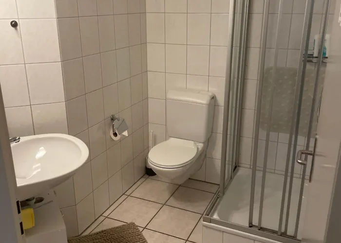 Δωμάτια σε οικογενειακή κατοικία Mit Privatem Badezimmer In Guter Lage