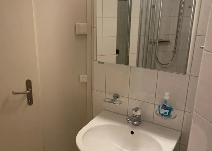 Mit Privatem Badezimmer In Guter Lage Βέρνη
