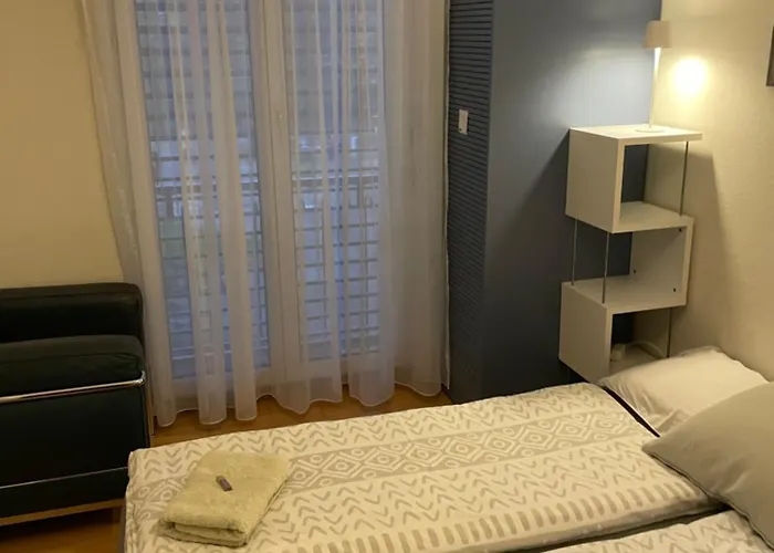 Mit Privatem Badezimmer In Guter Lage Δωμάτια σε οικογενειακή κατοικία Βέρνη