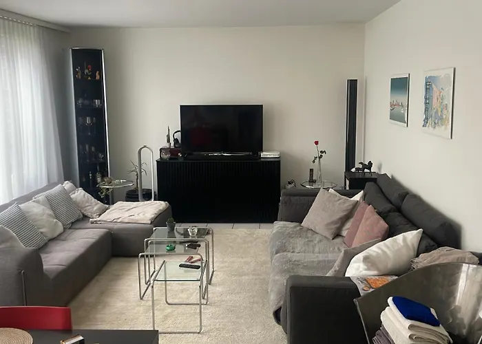 Mit Privatem Badezimmer In Guter Lage *