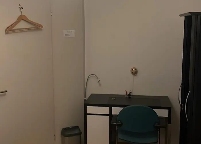 Mit Privatem Badezimmer In Guter Lage