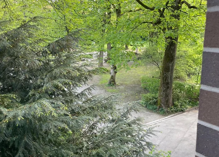 Mit Privatem Badezimmer In Guter Lage